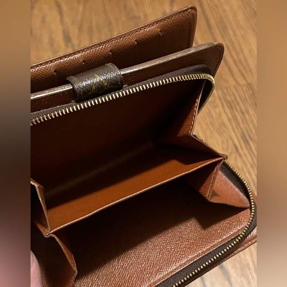 EUC • Louis Vuitton • Porte Papier Zippe Bifold Wallet - Picture 7 of 11